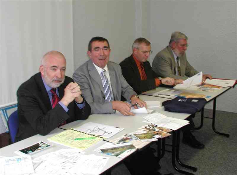 Paris 2005 (45_50) (Schappacher).jpg - Le bureau de l'association...
